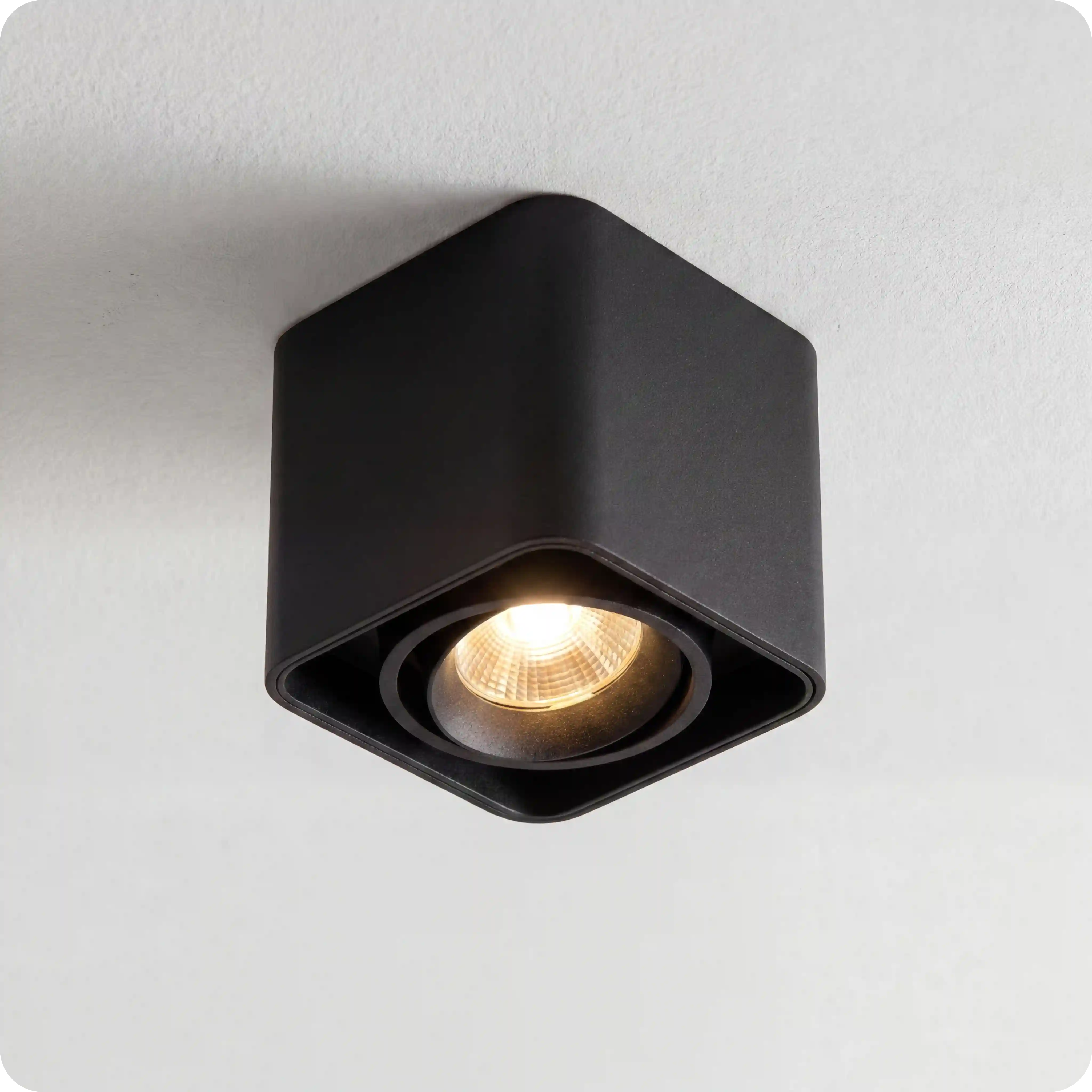 corsa-zwart-closeup 1.webp