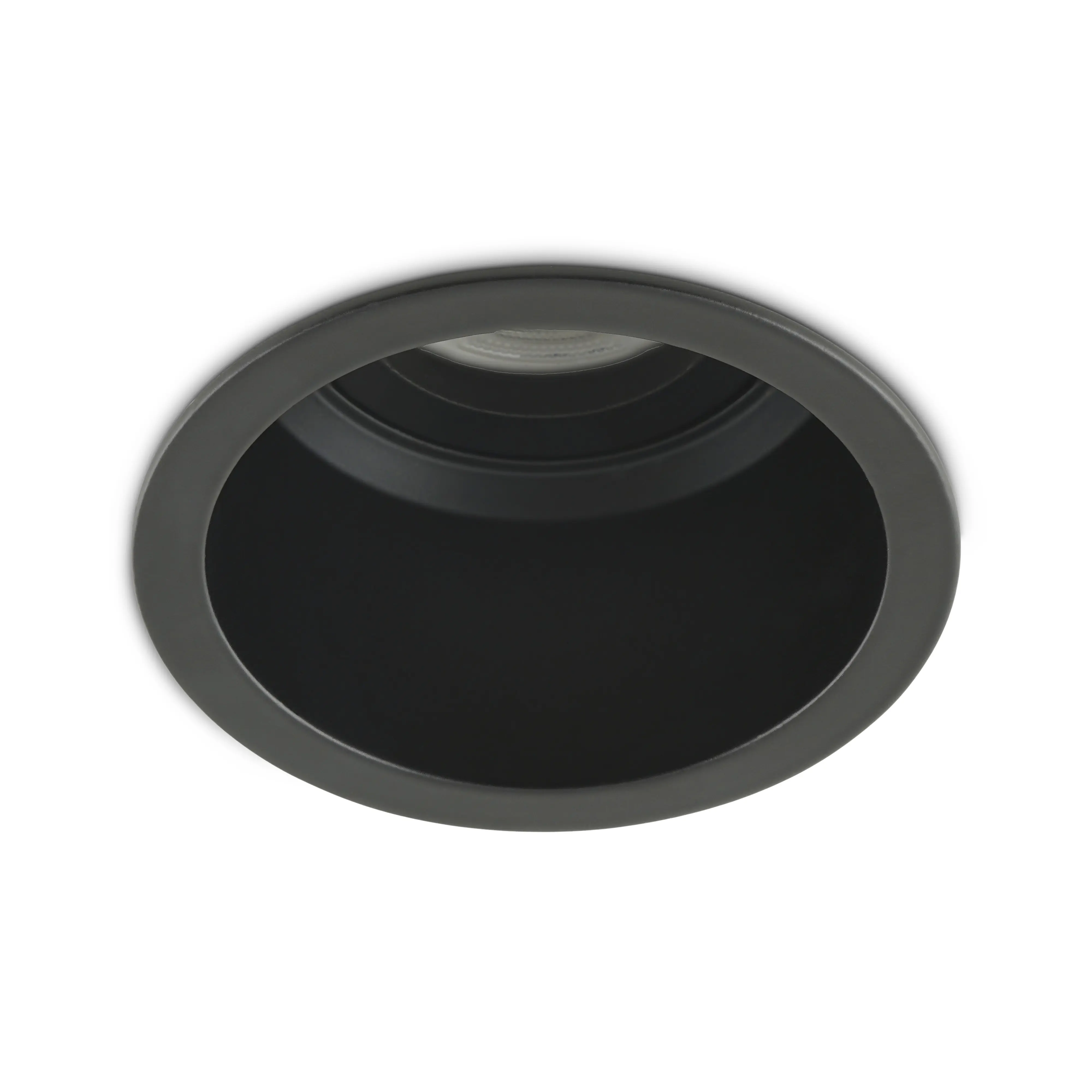 Zwarte diep ingezonken inbouwspot voor GU10 lamp met rustige, luxe uitstraling in een strak plafond.