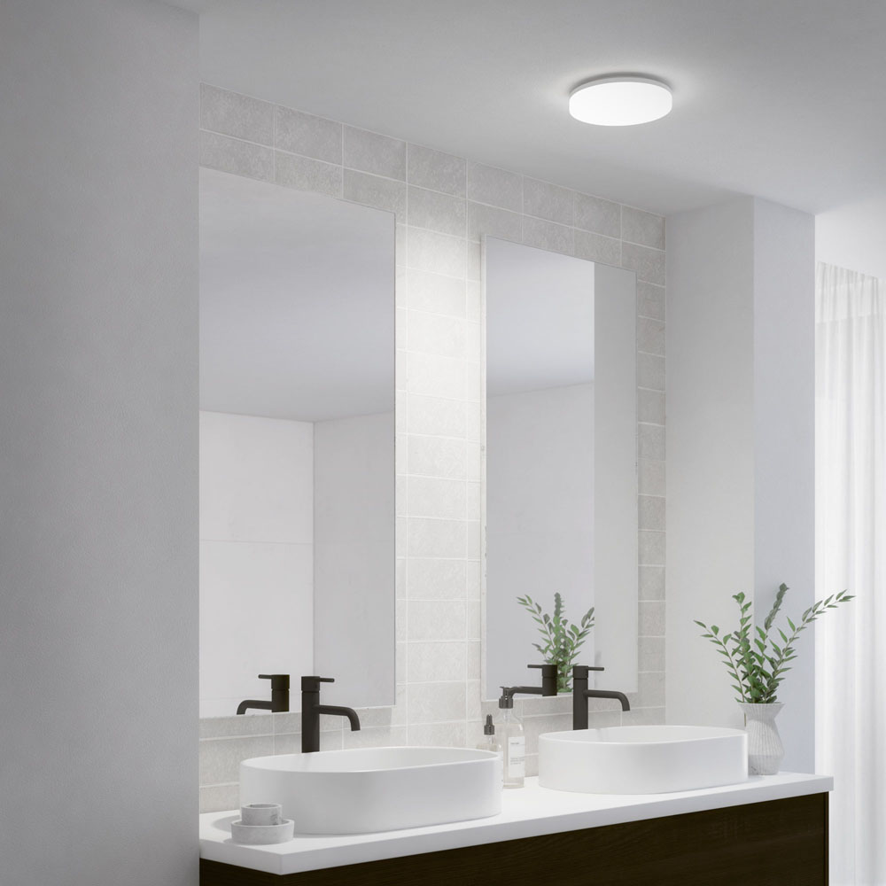 Bathroom_Scene_2_Ardente.jpg, wastafel, baddoek, tweespaar, inbouwkraan, tweevoudige spiegel