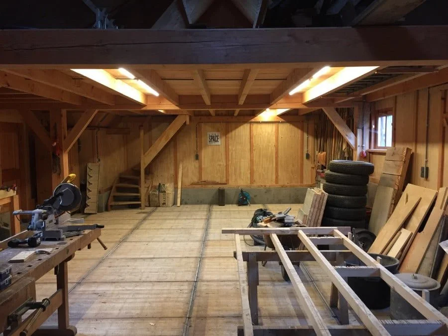 Werkplaats met LED-batten armaturen