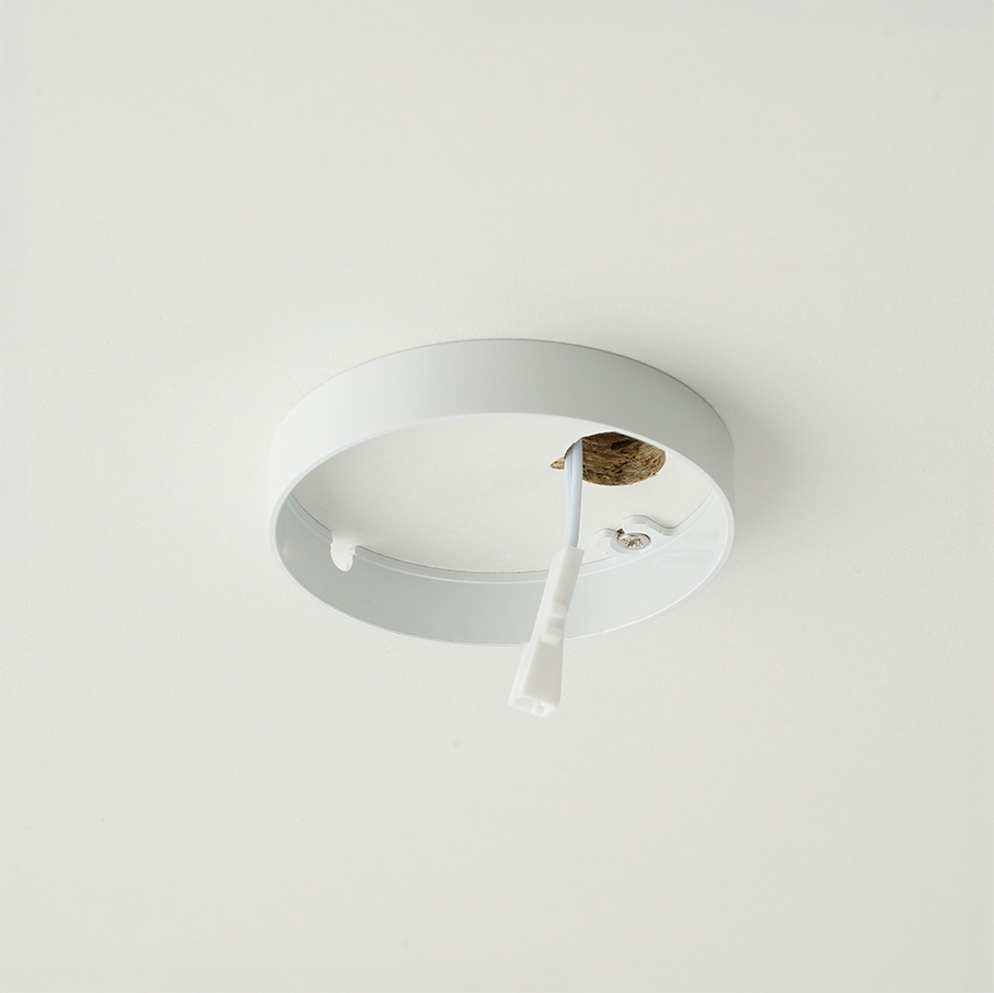 Elektradraad uit plafond met montageframe voor het aansluiten van een mini LED-opbouwspot